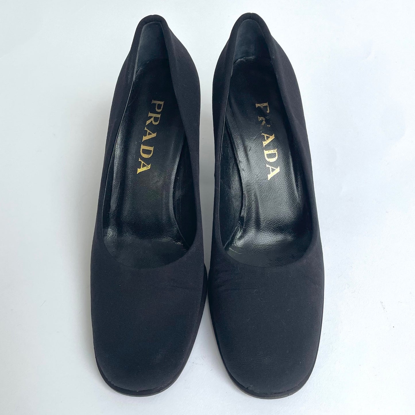 prada classic pumps