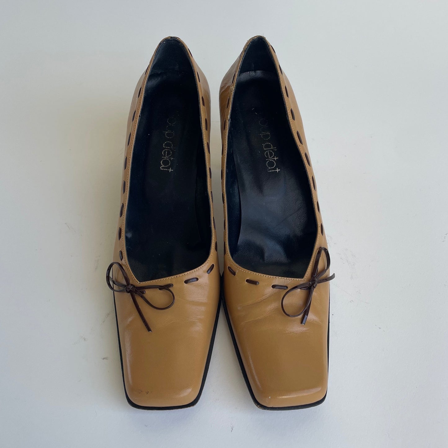 tan bow heels