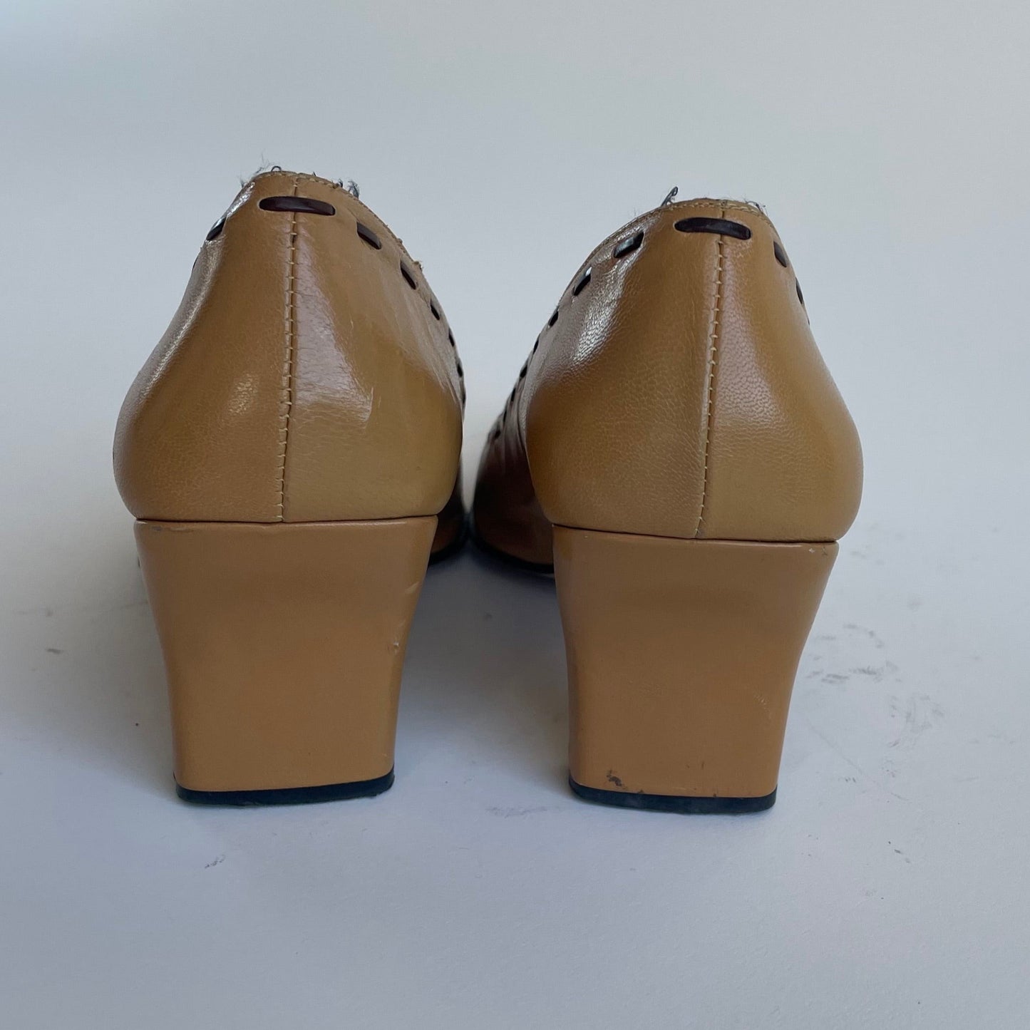 tan bow heels
