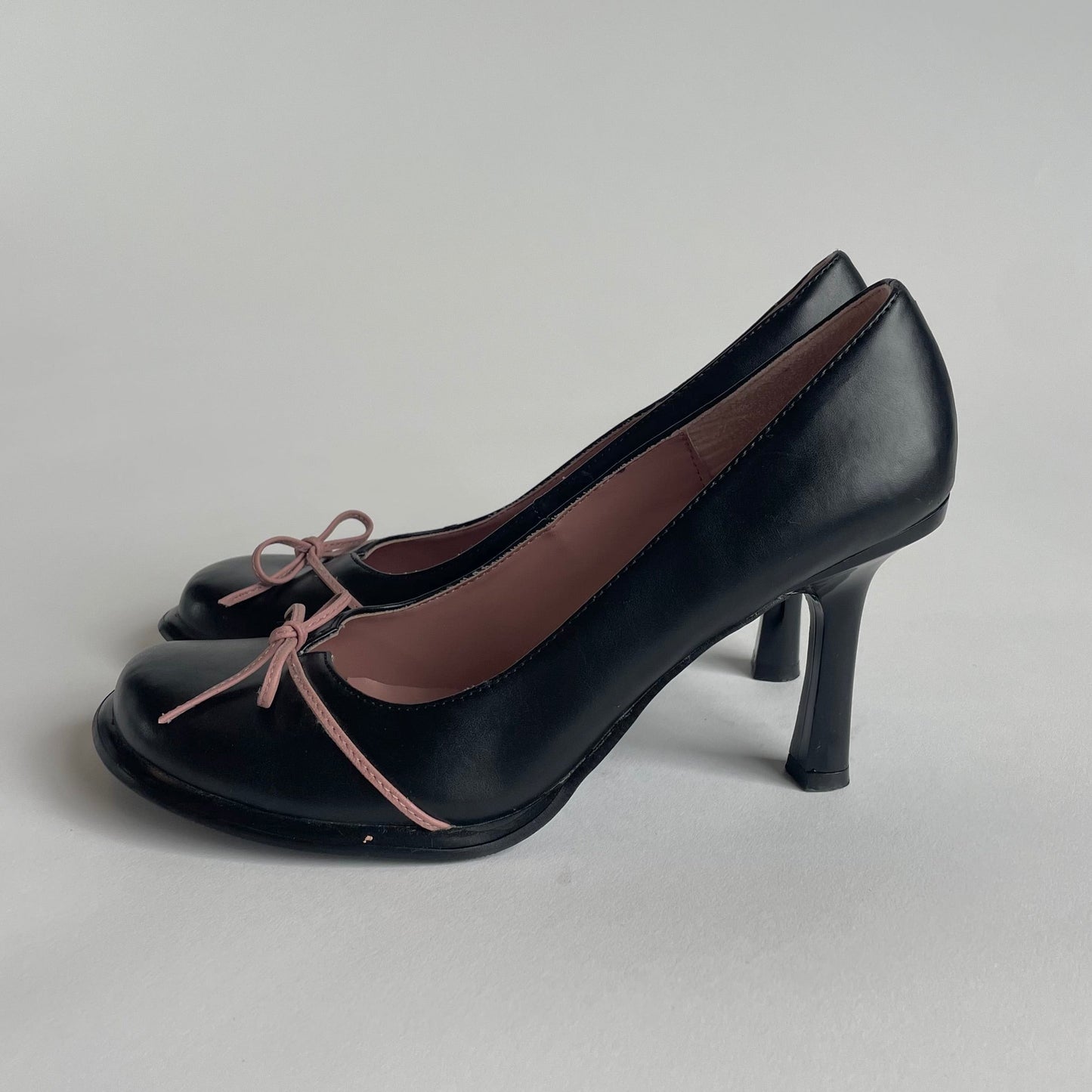 bow heels