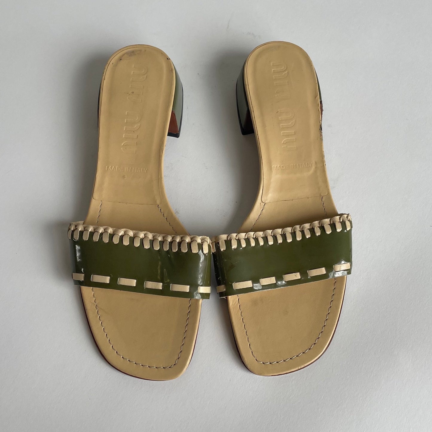 miu miu patent leather slides