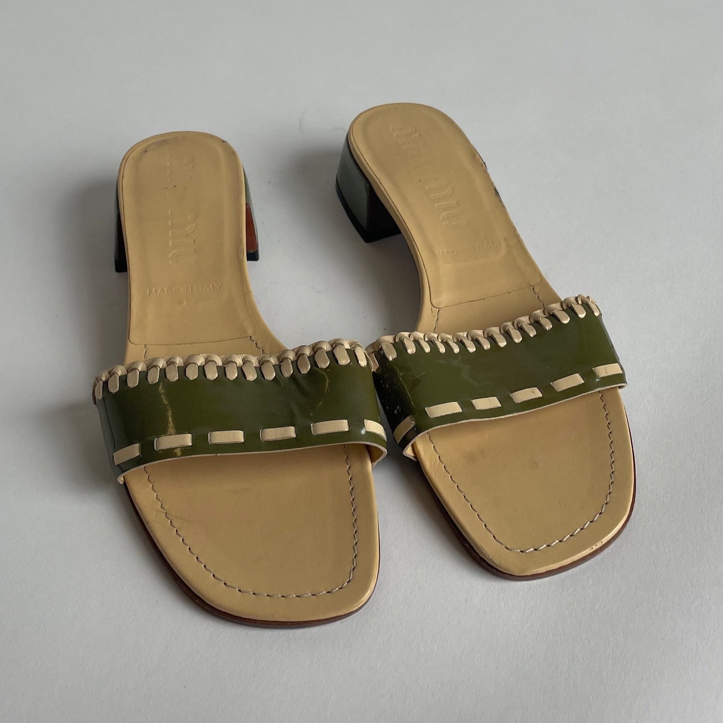 miu miu patent leather slides