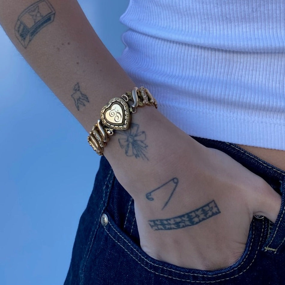 gold stretch heart bracelet