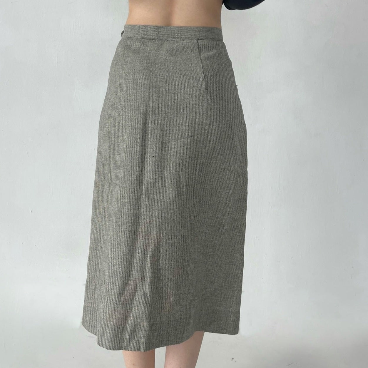 grey skirt