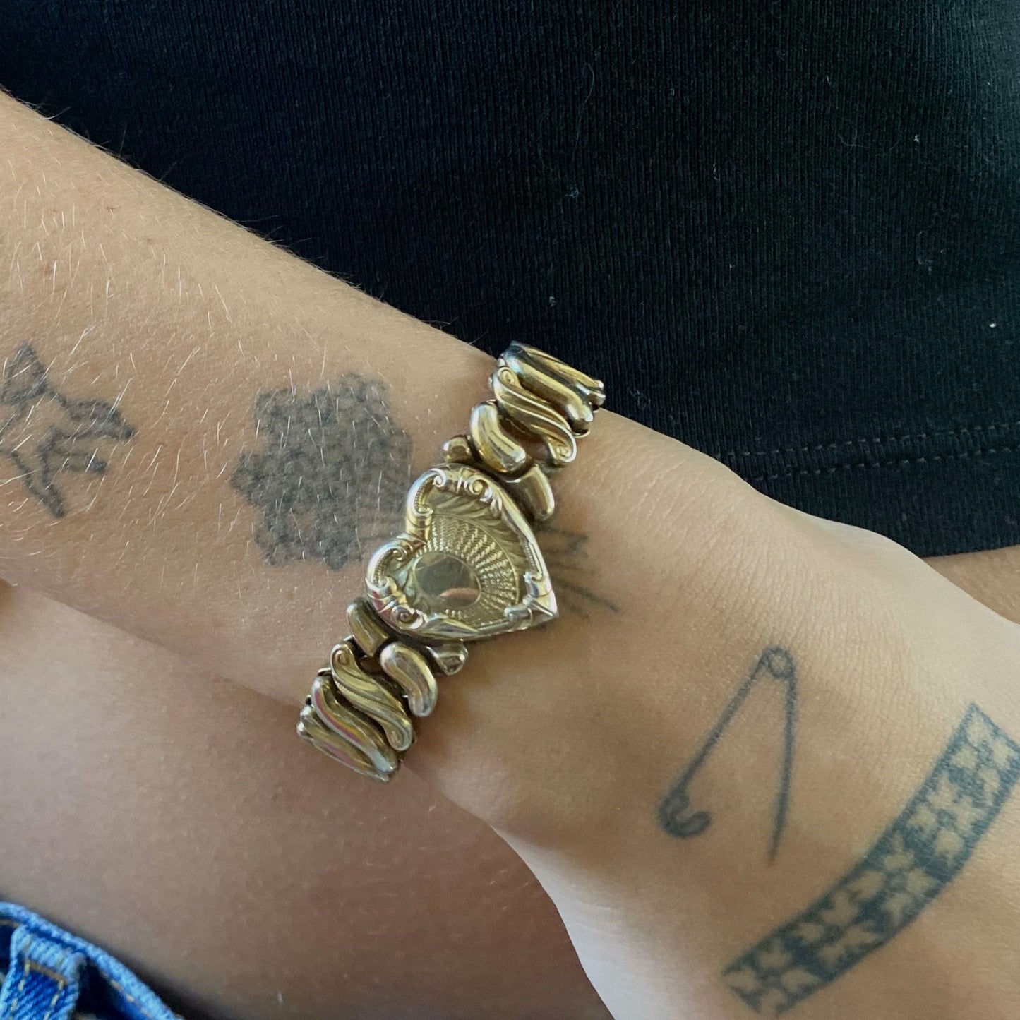gold stretch heart bracelet